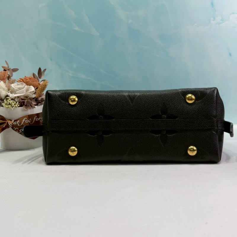 LV CarryAll PM壓紋肩背包-7