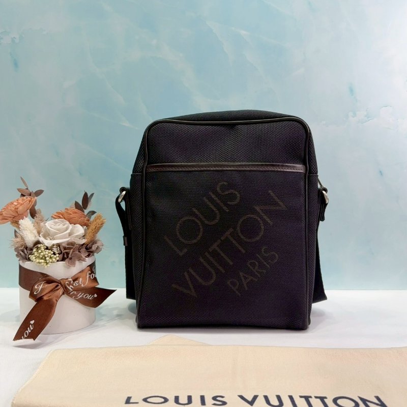 LV Citadin帆布斜背包-1