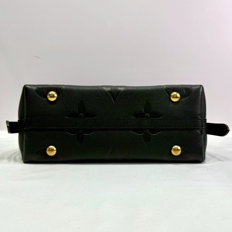 LV CarryAll PM皮革壓紋肩背包-8