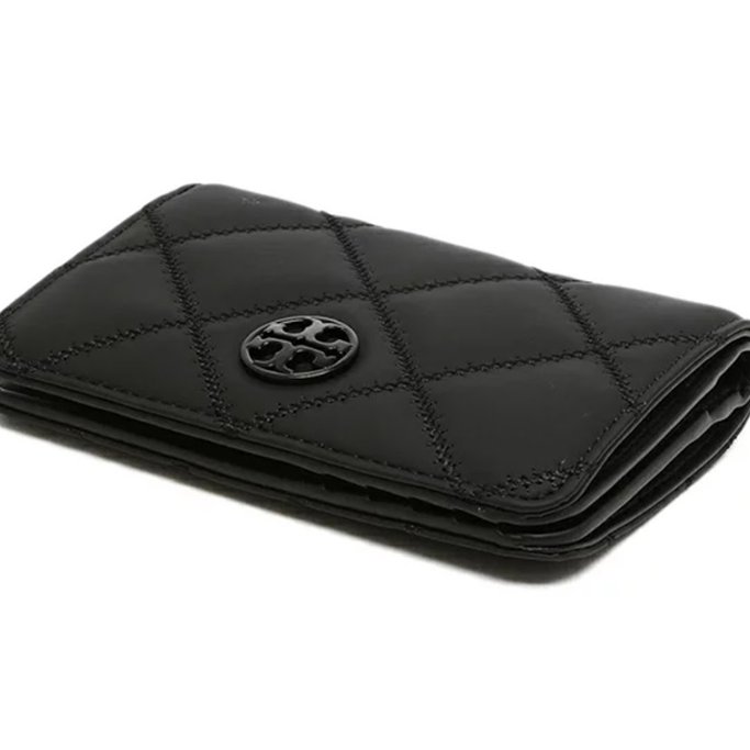 快速出貨！【TORY BURCH】BURCH】BURCH】菱格紋皮革短夾-霧黑色-1