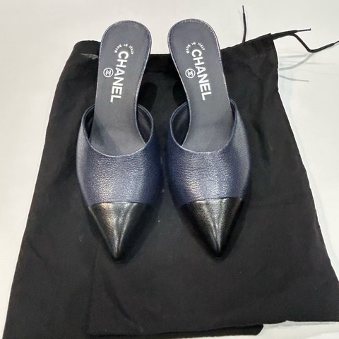 99新Chanel香奈兒 拼皮穆勒高跟鞋 藍色拼黑色 尺寸36.5碼 有塵袋
