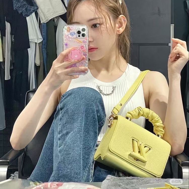 LV Twist小號單肩背斜背包 芯片款 小雞黃 金扣 18.5*15**8 98新配件肩帶塵袋-1