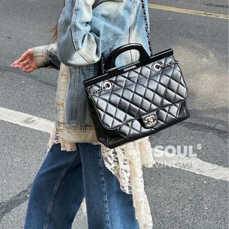 Chanel vintage中古款衣架包  黑色 銀扣 油蠟皮 30*24*7 98新保卡塵袋-0