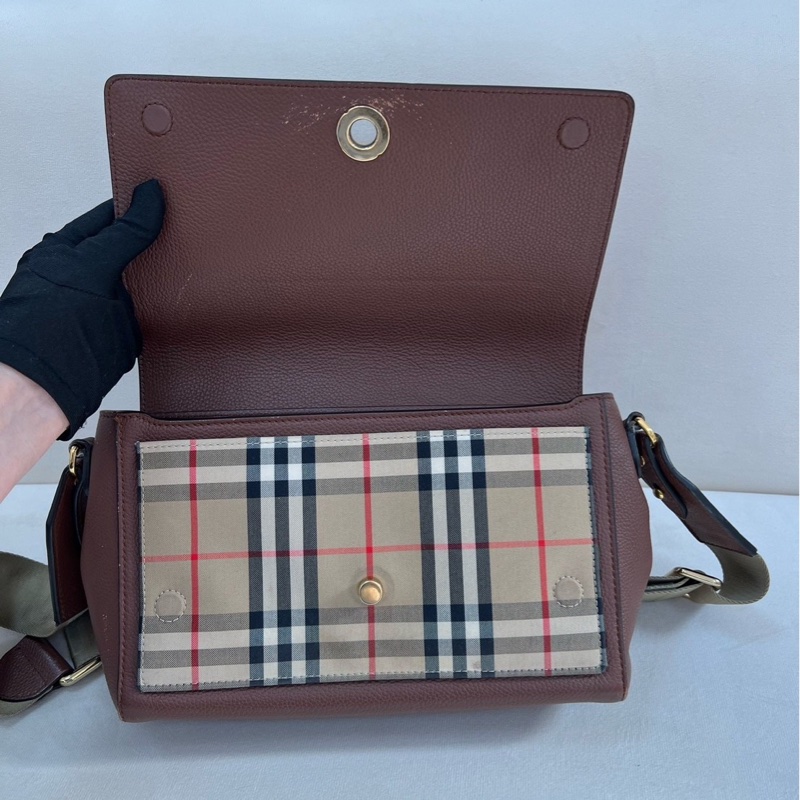 Burberry 經典條紋斜背包 咖啡色牛皮郵差包 25*18 98新配件塵袋-2