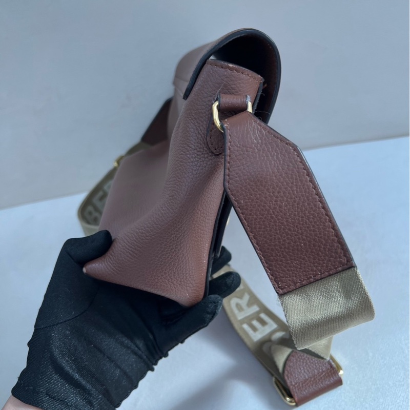 Burberry 經典條紋斜背包 咖啡色牛皮郵差包 25*18 98新配件塵袋-4