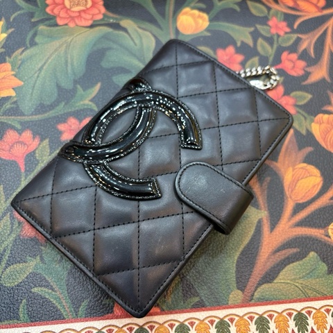 Chanel香奈兒康鵬短款錢包 黑色菱格紋 漆皮雙C logo 粉色內里 經典款式 尺寸10*15c