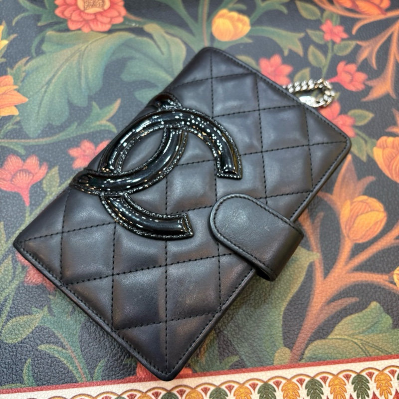 Chanel香奈兒康鵬短款錢包 黑色菱格紋 漆皮雙C logo 粉色內里 經典款式 尺寸10*15c-0
