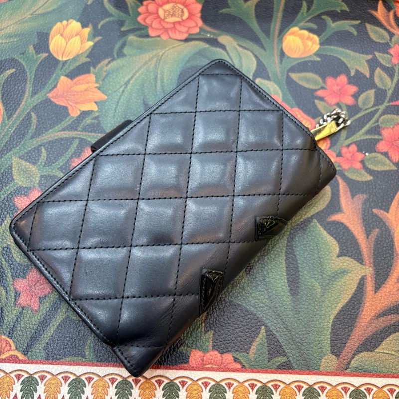 Chanel香奈兒康鵬短款錢包 黑色菱格紋 漆皮雙C logo 粉色內里 經典款式 尺寸10*15c-1