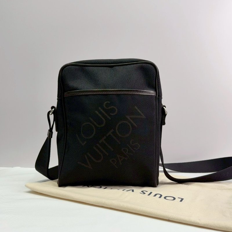 LV Citadin男士帆布斜背包-1