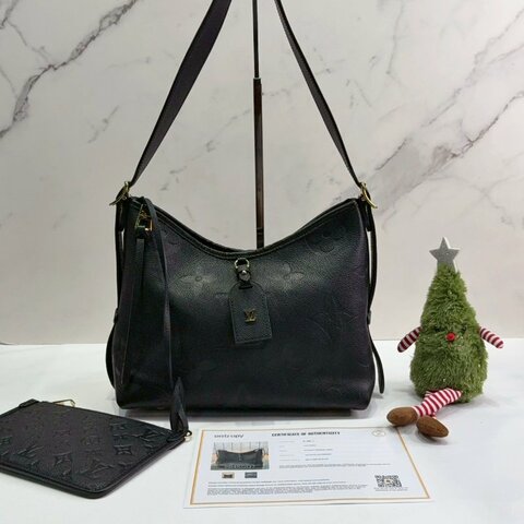 LV CarryAll PM皮革肩背包