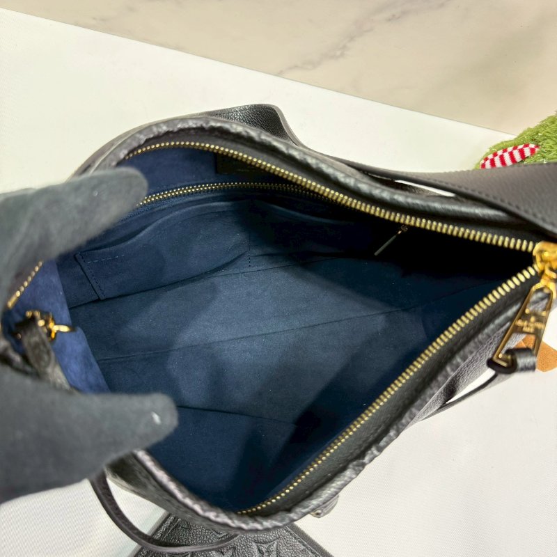 LV CarryAll PM皮革肩背包-4