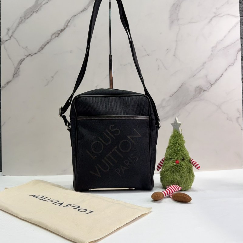 LV Citadin布面斜背包-0