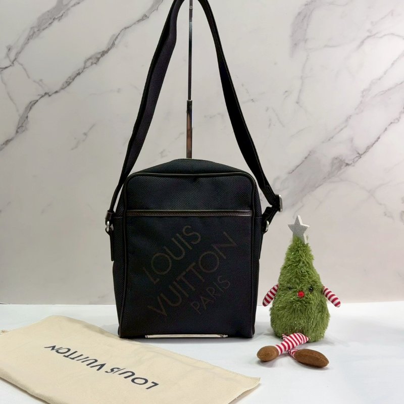 LV Citadin布面斜背包-1