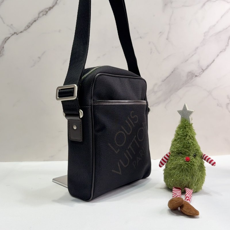 LV Citadin布面斜背包-2
