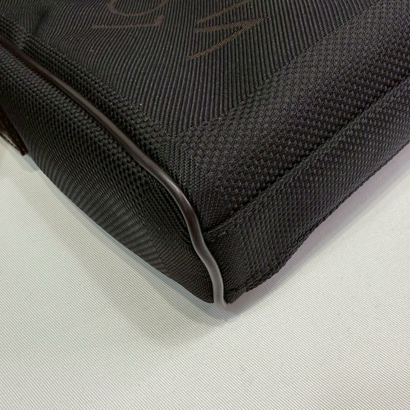 LV Citadin布面斜背包-9