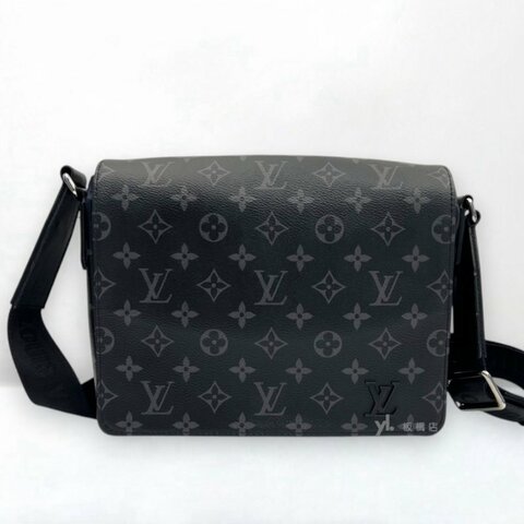 S5536-LV黑灰原花District PM下蓋斜背包 M46255