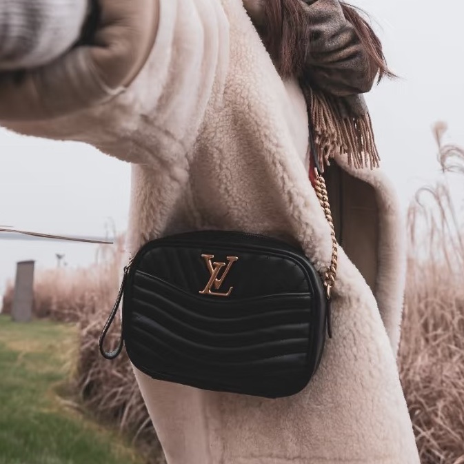 LV 路易威登💎💎New wave相机包黑色/21*14*5cm 19年芯片 B0094-3