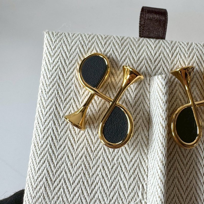 Hermès Cor H 黃金鍍金 皮革 小喇叭 H 形 牛角耳針 耳環-1