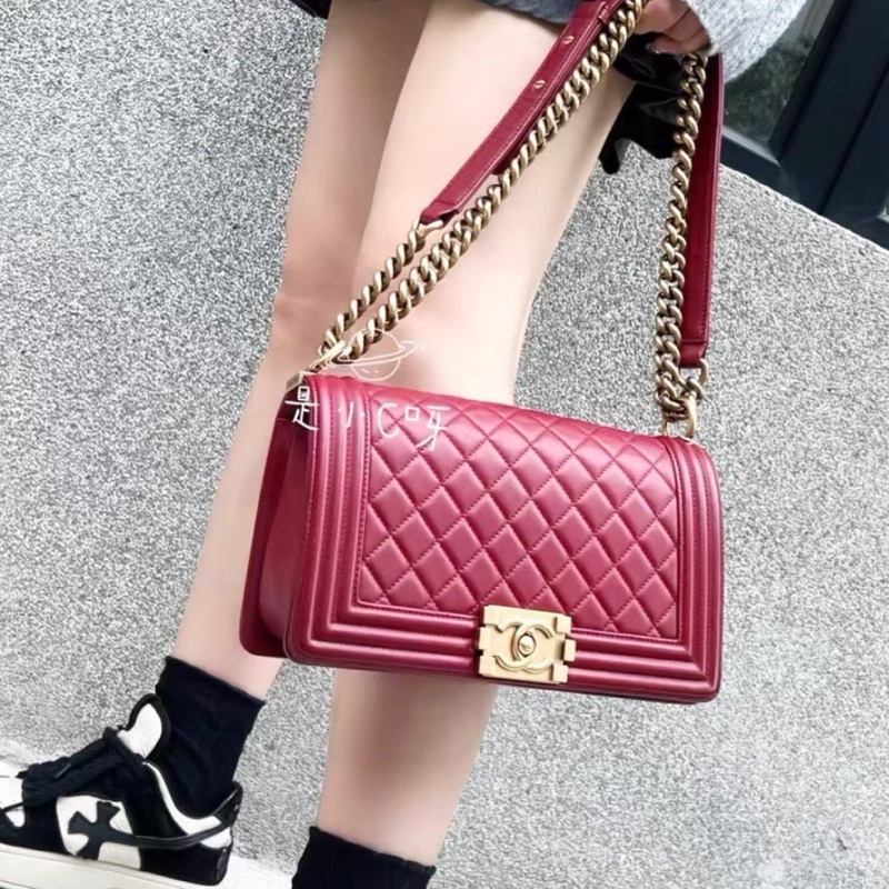 專櫃25w🈶購證😍香奈兒酒紅色金扣中號leboy25單肩斜挎包-1