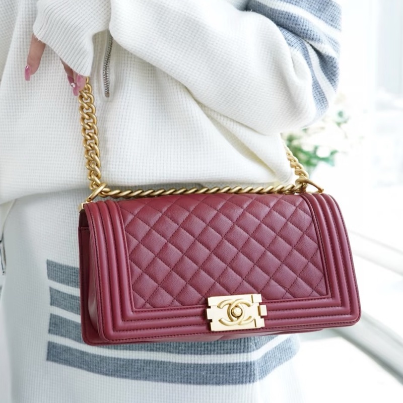 專櫃25w🈶購證😍香奈兒酒紅色金扣中號leboy25單肩斜挎包-4