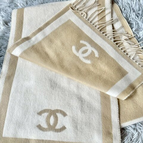 全新真品 CHANEL 新款 米/奶茶色圍巾 大CC 雙色 雙面 羊絨 圍巾 AAB984 現貨