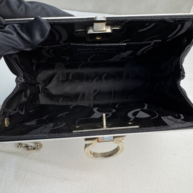 Ferragamo Gancini AU-21 6717 銀色鋁製單肩包-9