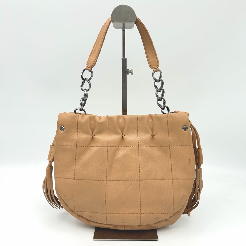 「JL精品代購」 香奈兒卡其色外縫線冰格流蘇抽繩元寶托特手提腋下包-3