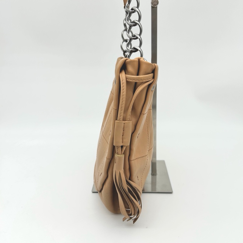 「JL精品代購」 香奈兒卡其色外縫線冰格流蘇抽繩元寶托特手提腋下包-5