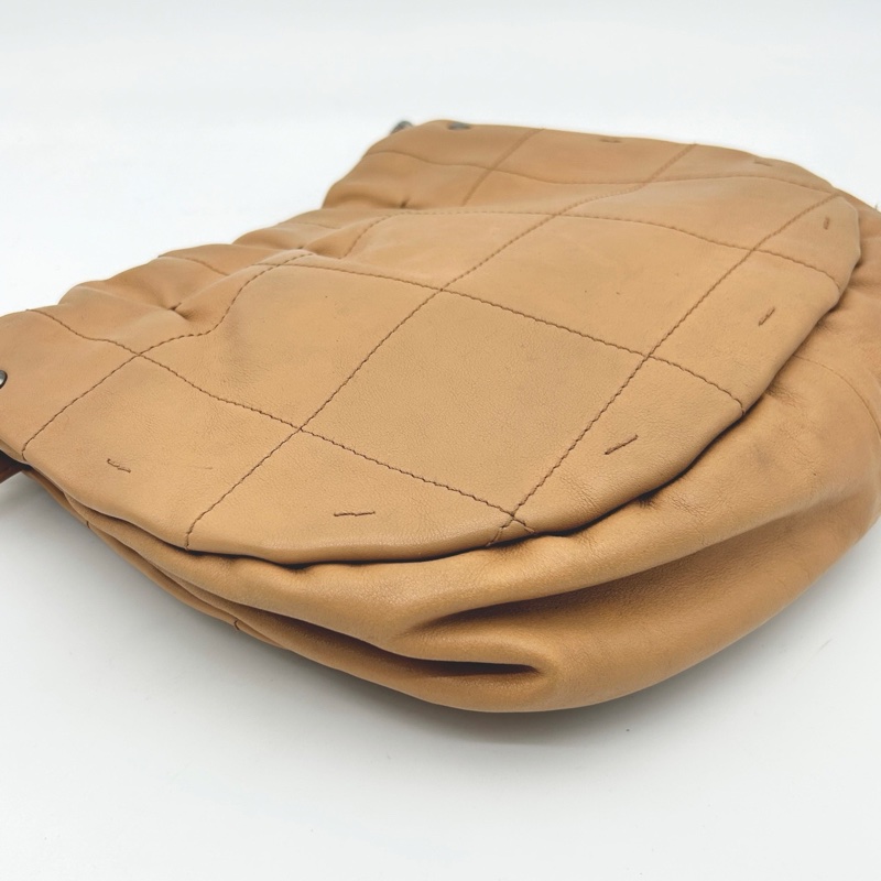 「JL精品代購」 香奈兒卡其色外縫線冰格流蘇抽繩元寶托特手提腋下包-9