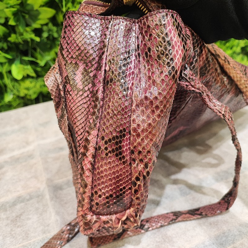 Gucci Hysteria Python Clutch-14