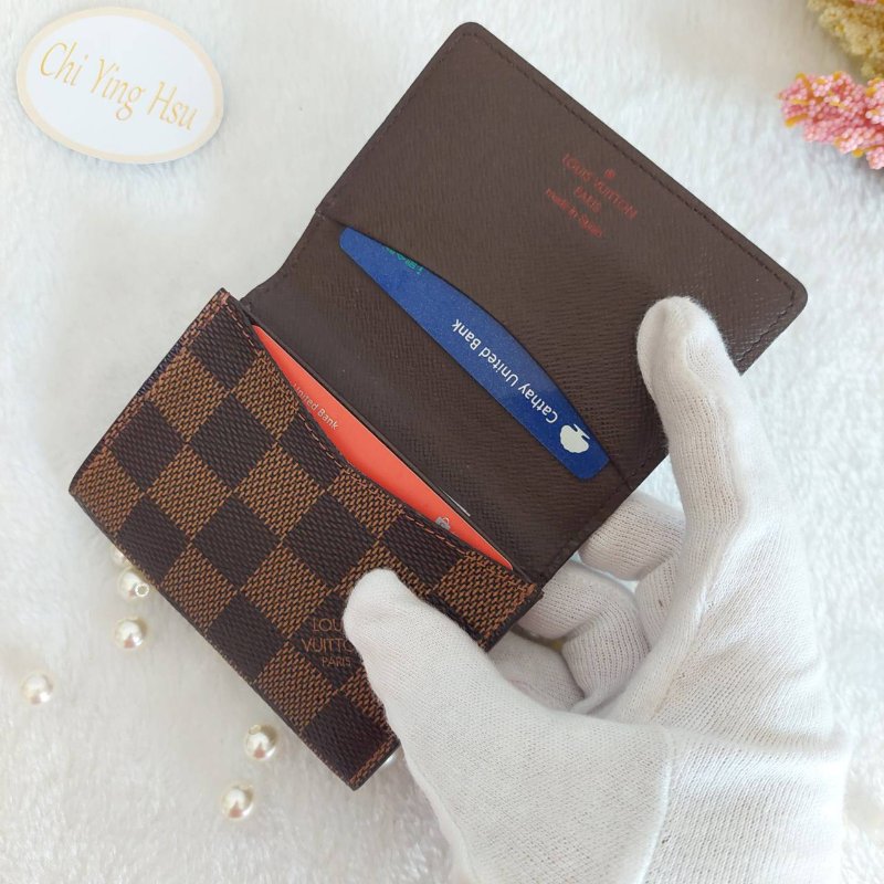 LV🎀現品實拍🎀 N62920咖棋盤格名片／信用卡夾包~二手品-3