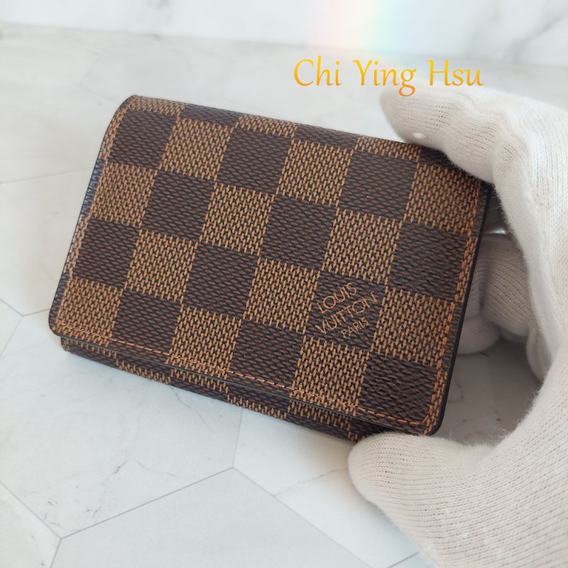 LV🎀現品實拍🎀 N62920咖棋盤格名片／信用卡夾包~二手品-17