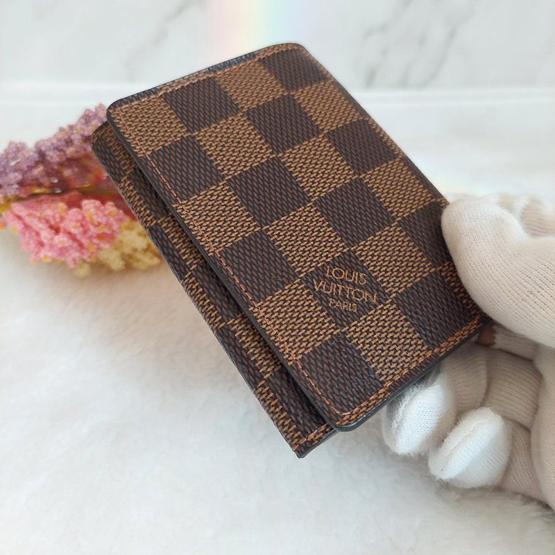 LV🎀現品實拍🎀 N62920咖棋盤格名片／信用卡夾包~二手品-26