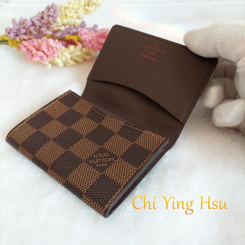 LV🎀現品實拍🎀 N62920咖棋盤格名片／信用卡夾包~二手品-52