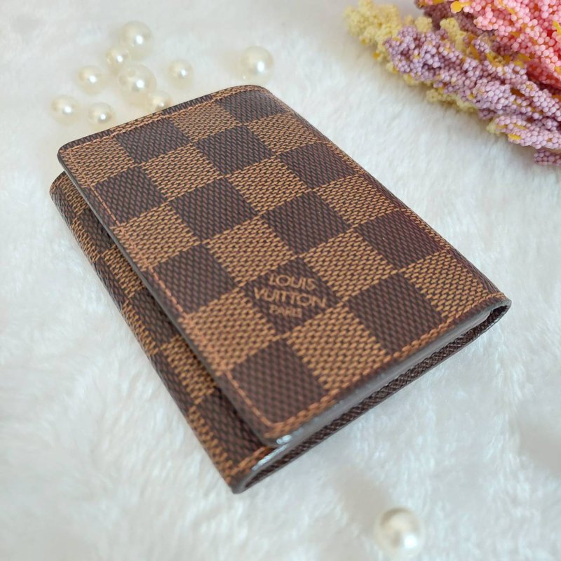 LV🎀現品實拍🎀 N62920咖棋盤格名片／信用卡夾包~二手品-47