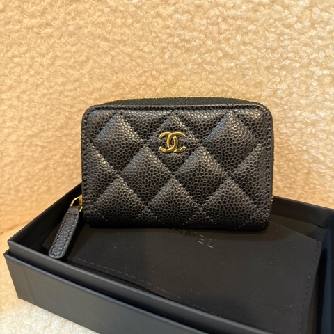 Chanel Zipped card holder 黑金魚子