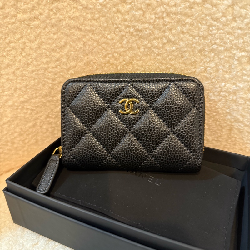 Chanel Zipped card holder 黑金魚子-0