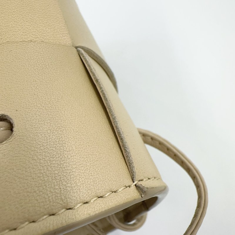 BV米黃小牛皮迷你編織水桶包-14