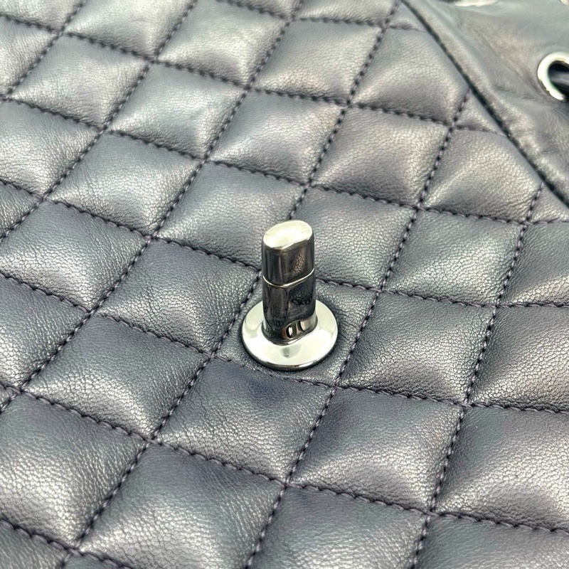 「JL精品代購」 香奈兒深藍銀扣薩爾斯堡雙肩包-21