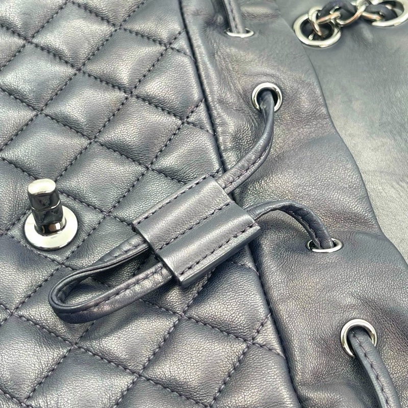 「JL精品代購」 香奈兒深藍銀扣薩爾斯堡雙肩包-22