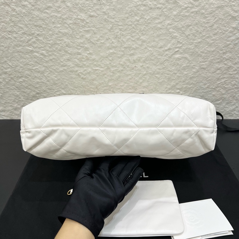Chanel香奈兒24C 白色小牛皮黑扣22bag 中號-3
