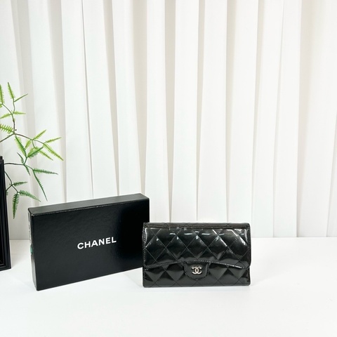 香奈兒CHANEL  17開 深綠色漆皮錢包 尺寸18*10 尺寸18×10cm 附件盒子