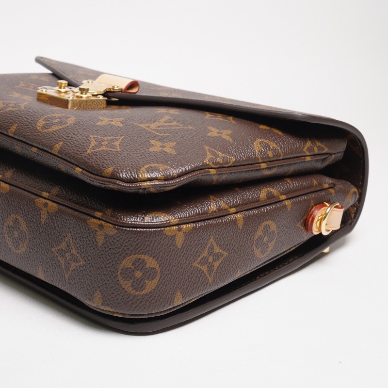 LOUIS VUITTON Pochette Métis-9