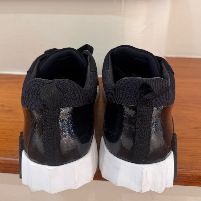 Hermes黑色白底休閒鞋45號-3