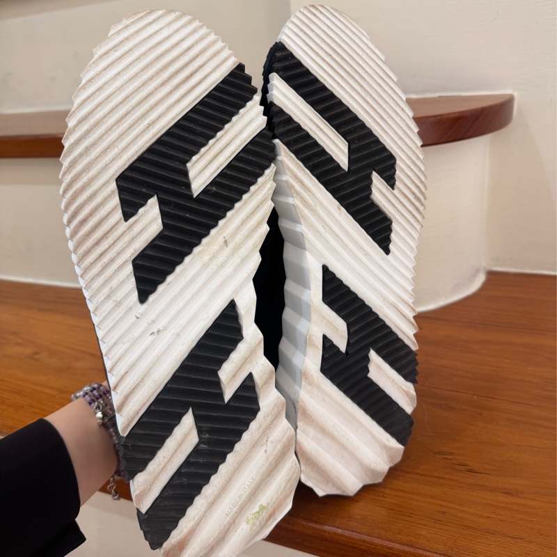 Hermes黑色白底休閒鞋45號-7