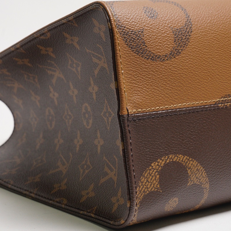 LOUIS VUITTON OnTheGo MM-15
