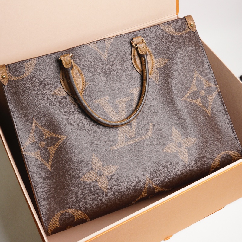 LOUIS VUITTON OnTheGo MM-21