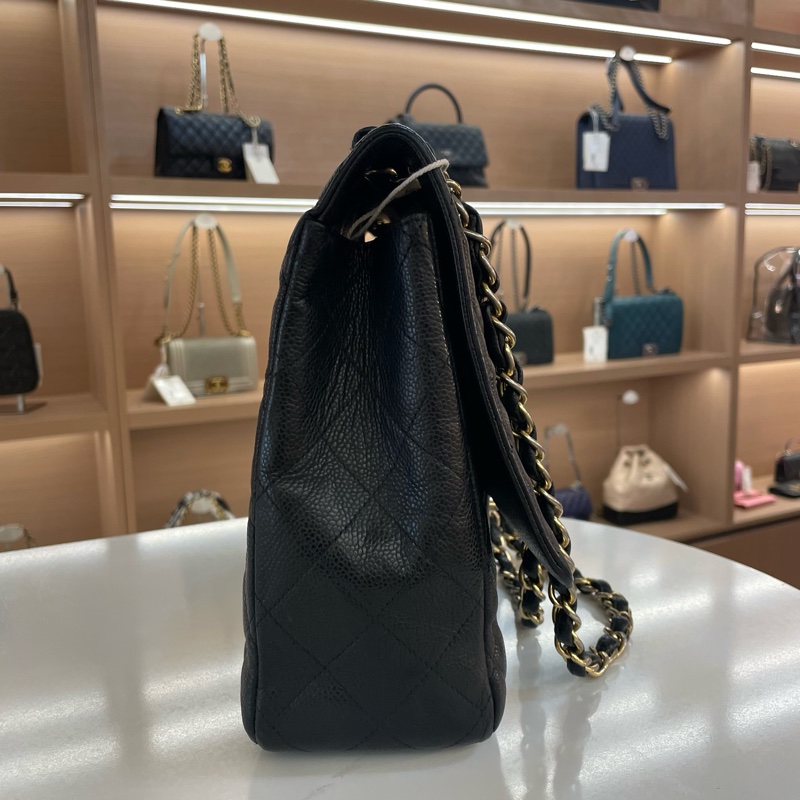 Chanel香奈儿CF包,经典黑色菱格纹,搭配金色金属扣与双色链条肩带,采用荔枝纹-2