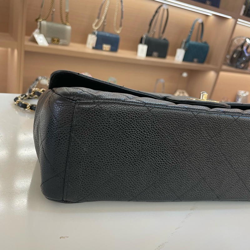 Chanel香奈儿CF包,经典黑色菱格纹,搭配金色金属扣与双色链条肩带,采用荔枝纹-10