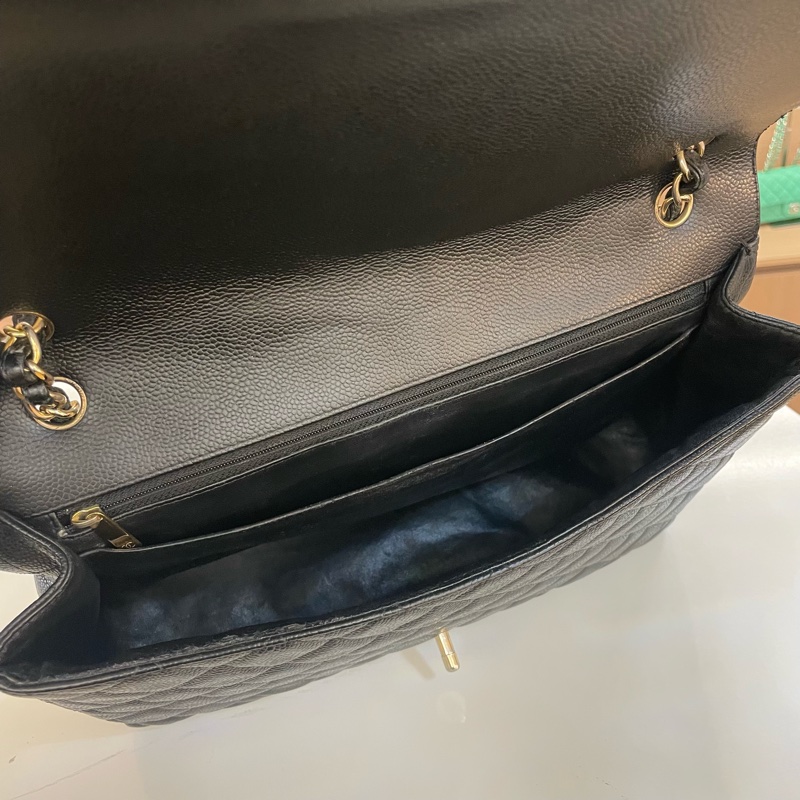 Chanel香奈儿CF包,经典黑色菱格纹,搭配金色金属扣与双色链条肩带,采用荔枝纹-12